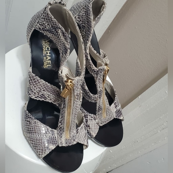 MICHAEL KORS  Women’s Berkley T-Strap Embossed Snakeskin Heels Sandals Size 8M✌️ - Picture 8 of 11